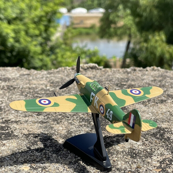 1:100 Scale Alloy Diecast Military Model Royal AirForce Hawker Hurricane Fighter
