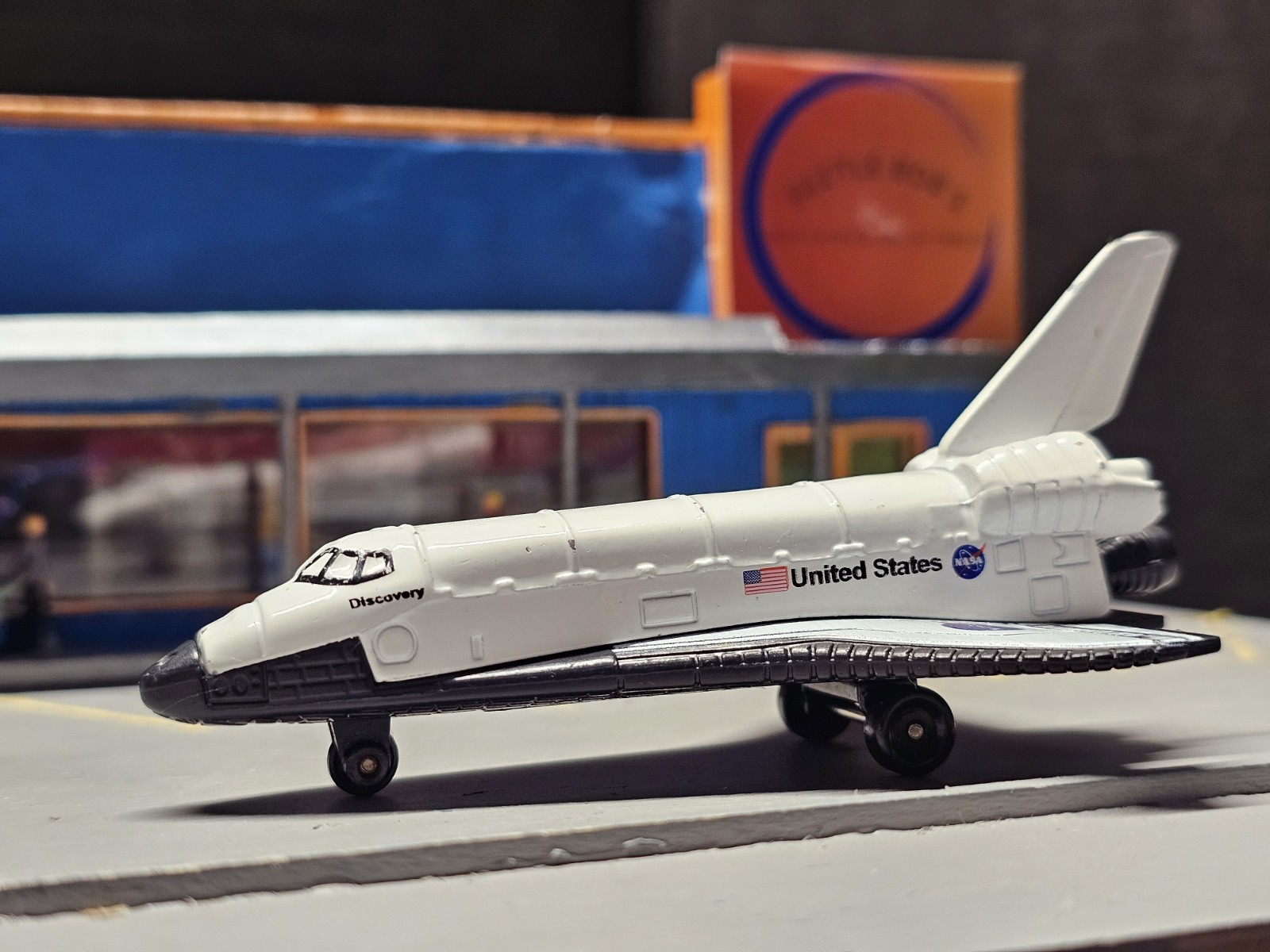 NASA Space Shuttle Discovery Matchbox Sky Busters Loose