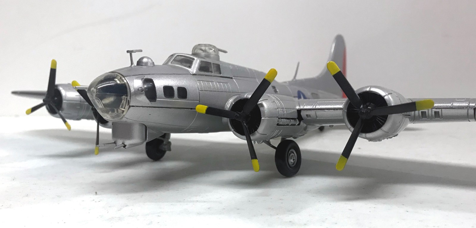 Premier Spirit Aviator Series B-17 Flying Fortress – ExxonMobil diecast model