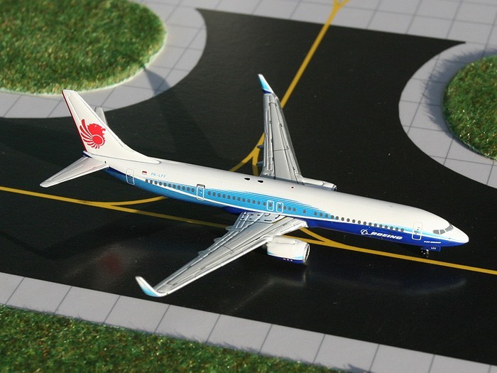 Lion Air Boeing 737-900ER PK-LFF Dreamliner GeminiJets GJLNI635 Scale 1:400 RARE
