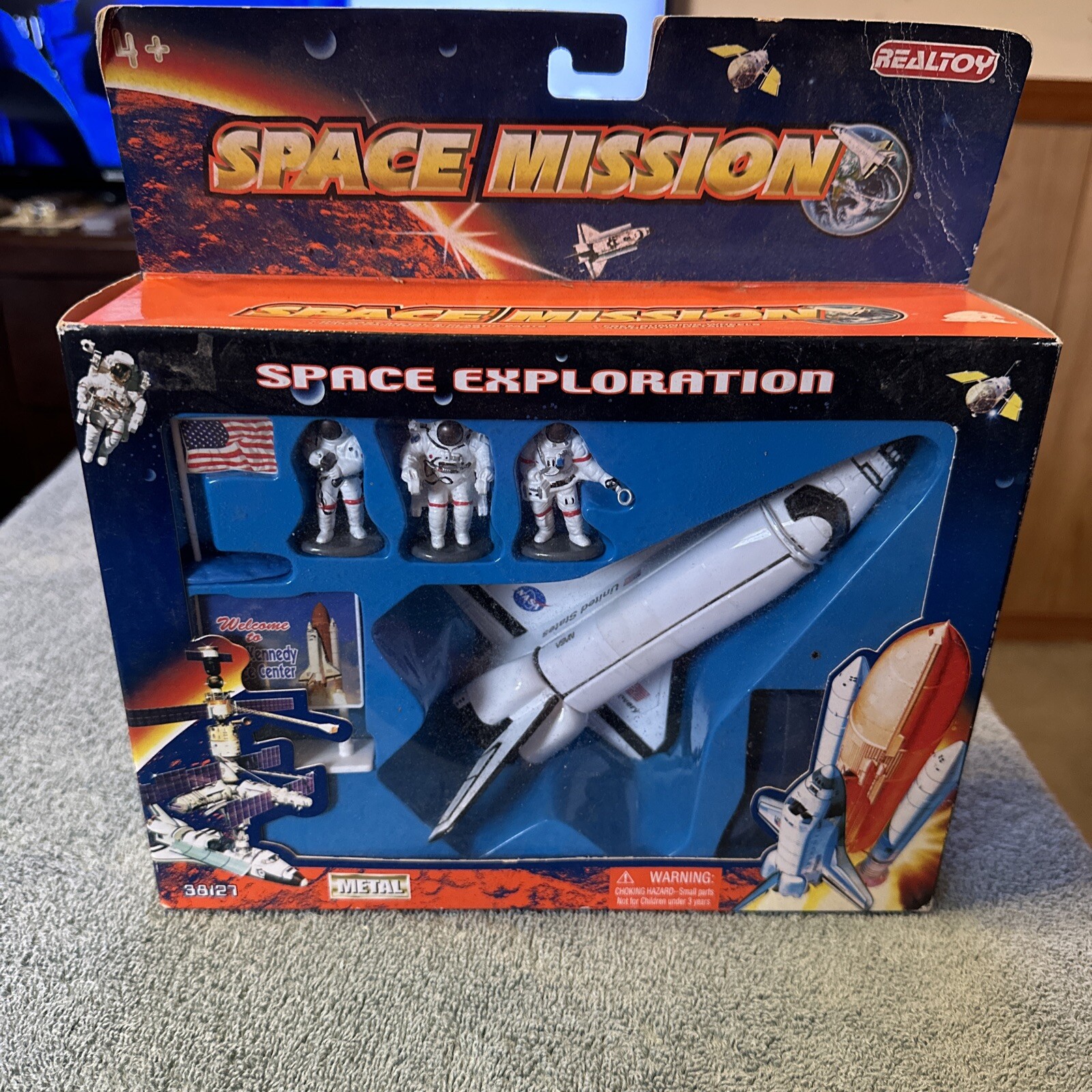 RealToy NASA Space Shuttle Mission Astronaut Moon Diecast-#38127-NOS!!!!!!!!