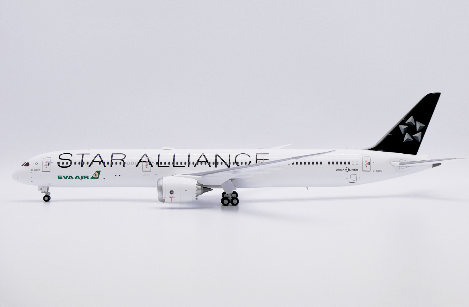 JC Wings 1:200 Eva Air B787-10 Dreamliner “Star Alliance – Flaps Up” B-17812