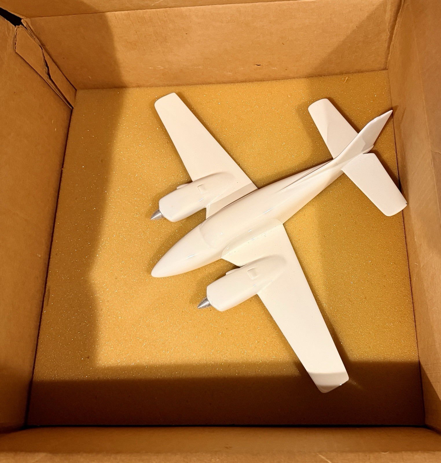 Rare Wesco/Beechcraft Models 58P Baron 1/32 Diecast White Airplane Model SE28