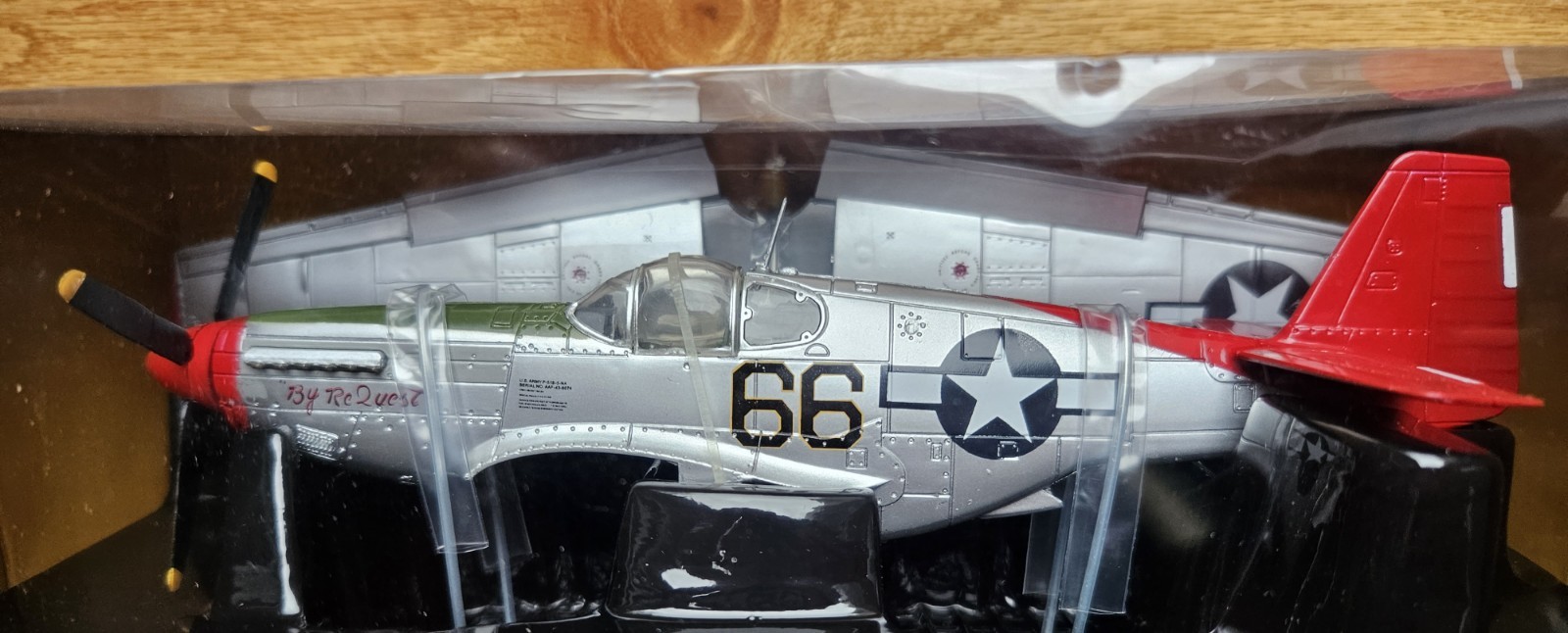 WINGS OF GLORY / ULTIMATE SOLDIER P-51B/C MUSTANG “RED TAILS” 1:48 SCALE MIB