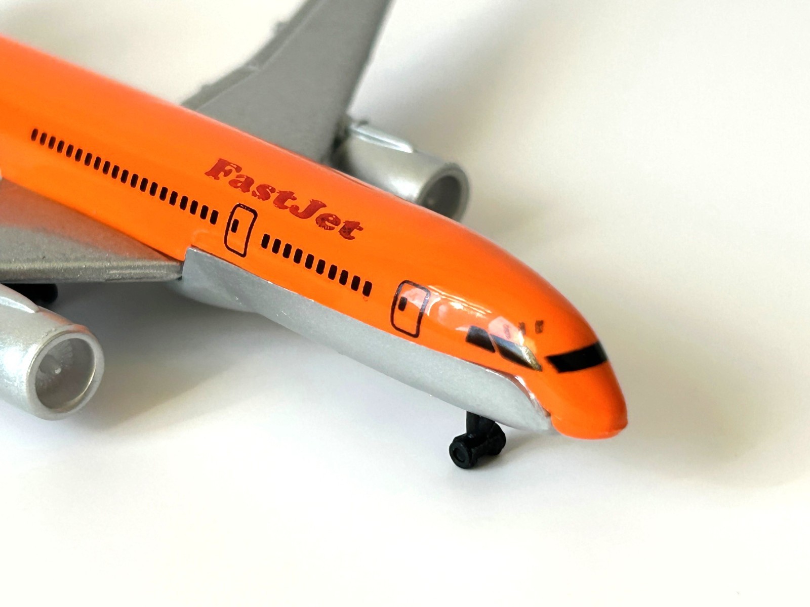 Boeing 787-8 American Plane Airliner Model Toy Orange Diecast 1:500 Scale Maisto