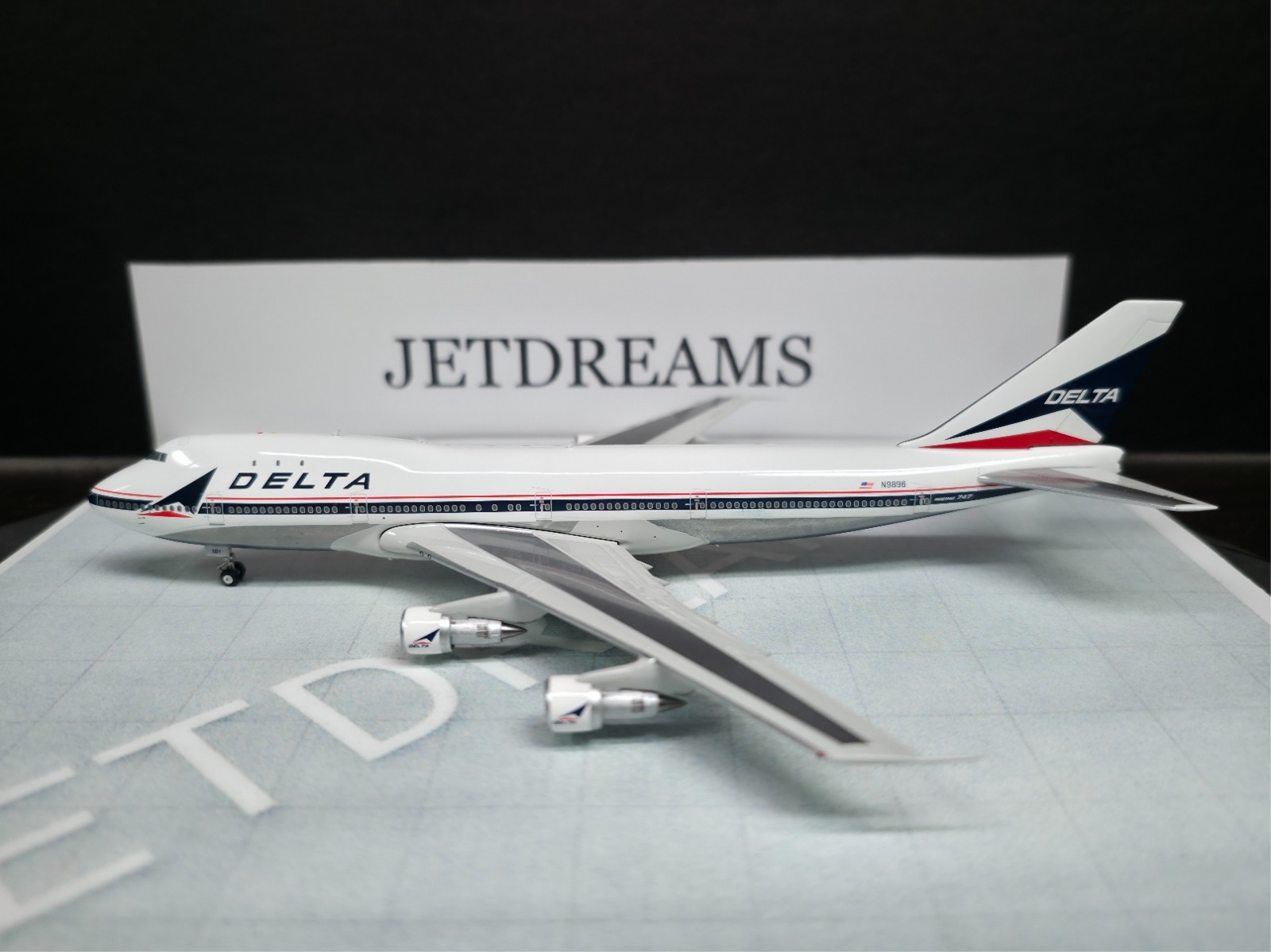 1/400 DELTA AIR LINES BOEING 747-100 1970’S WIDGET COLORS N9896 PHOENIX MODEL