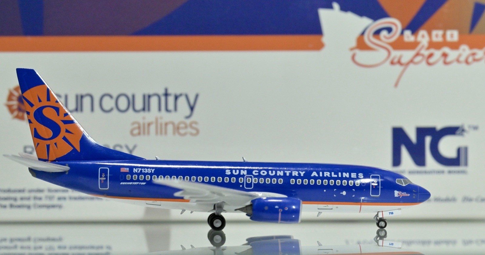 1:400 NG Models Sun Country B737-700 N713SY 77011