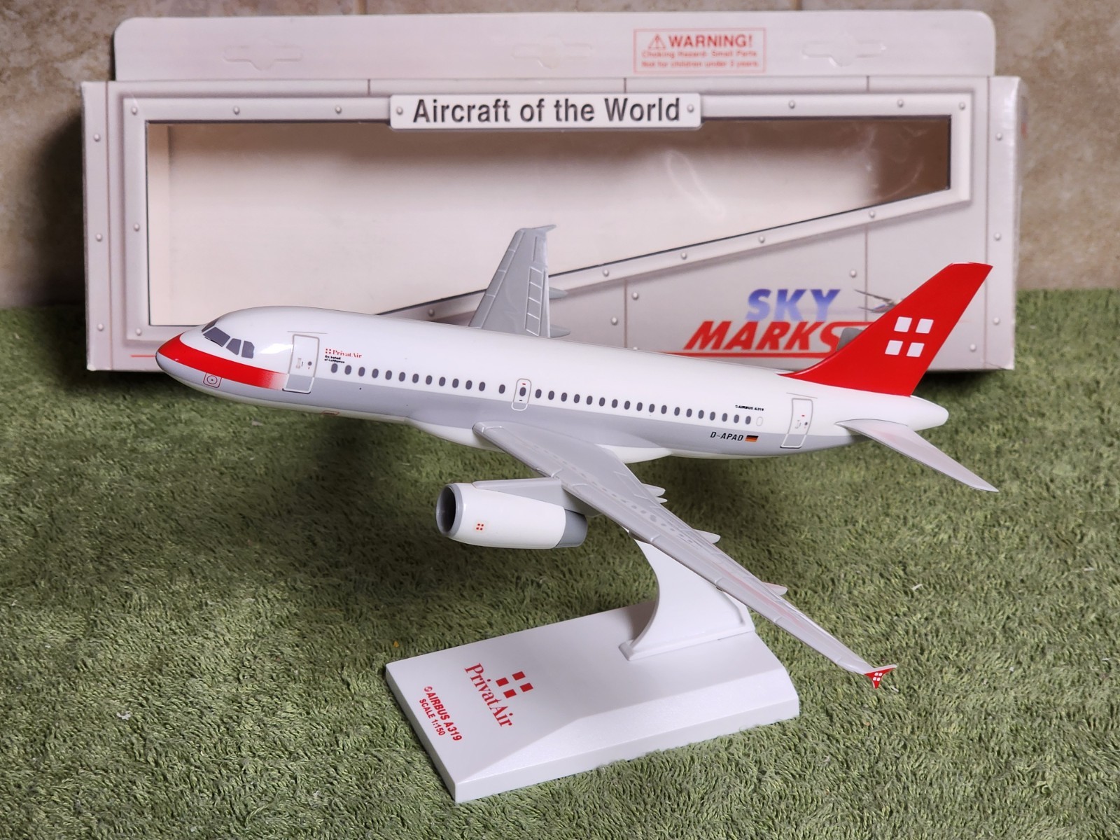 Daron Sky Marks Aircraft Of The World Private Air Airbus A319 Jet Airplane 1/150