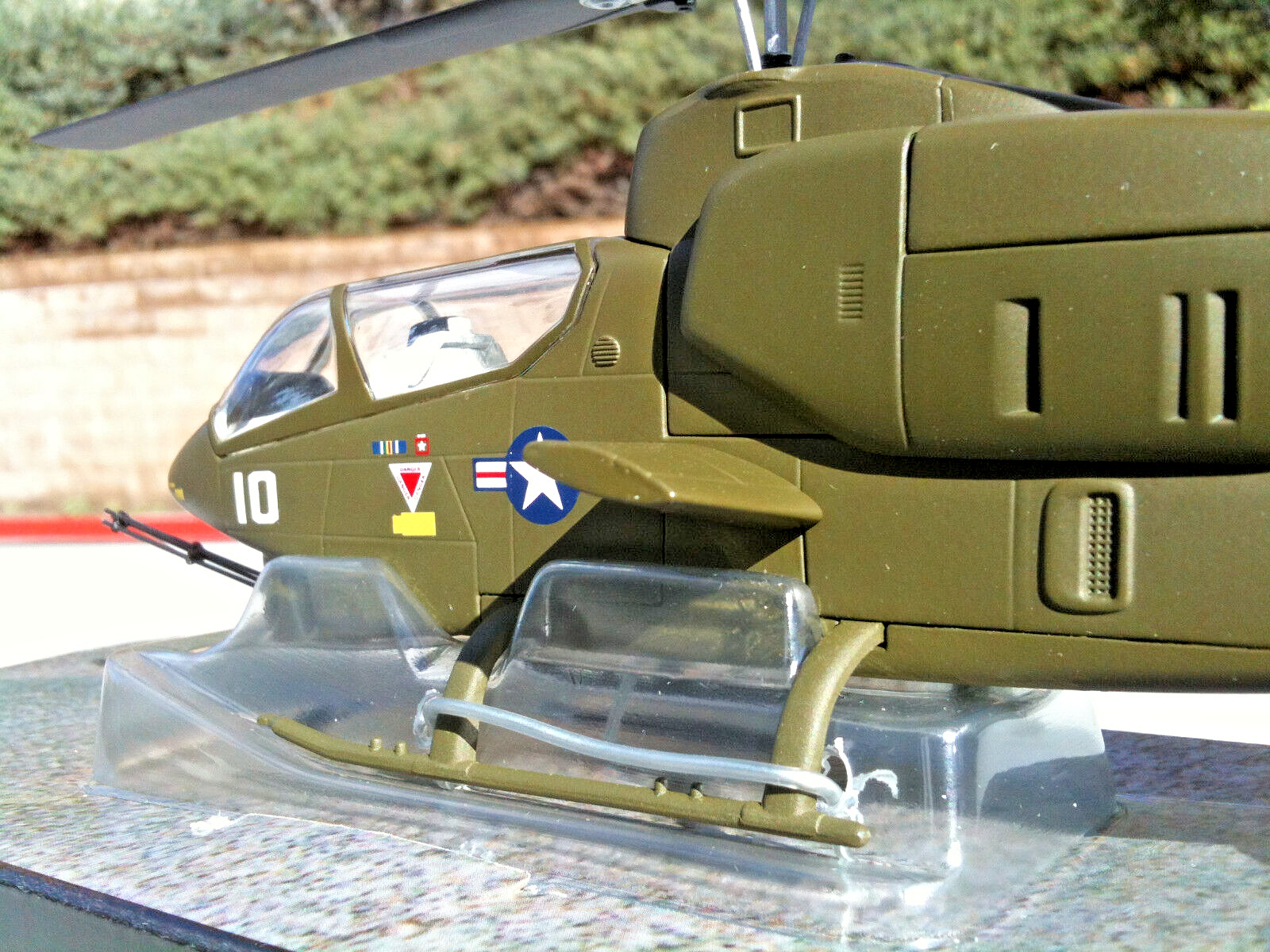 Corgi Bell AH-1H Cobra Attack Helicopter USMC VX-5 Vampires, Vietnam 1:48 Scale