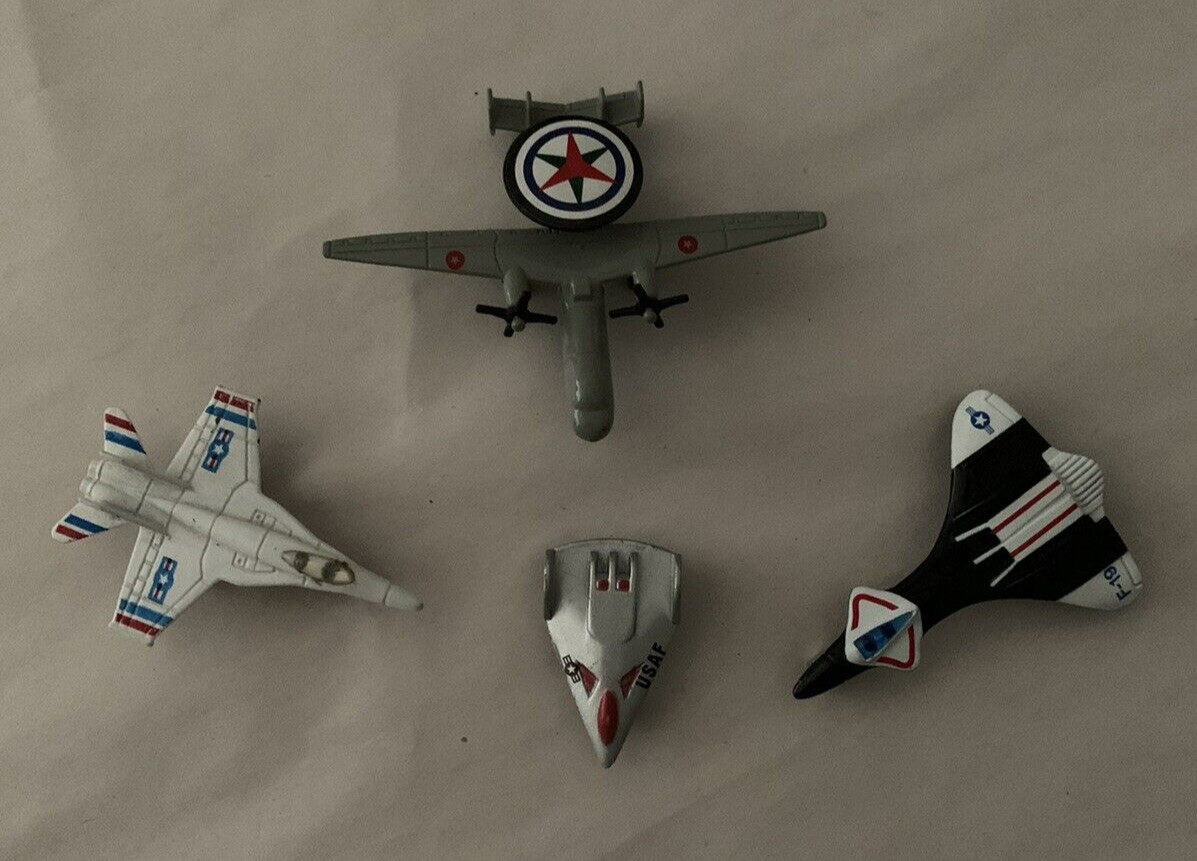 4 Diecast type airplanes