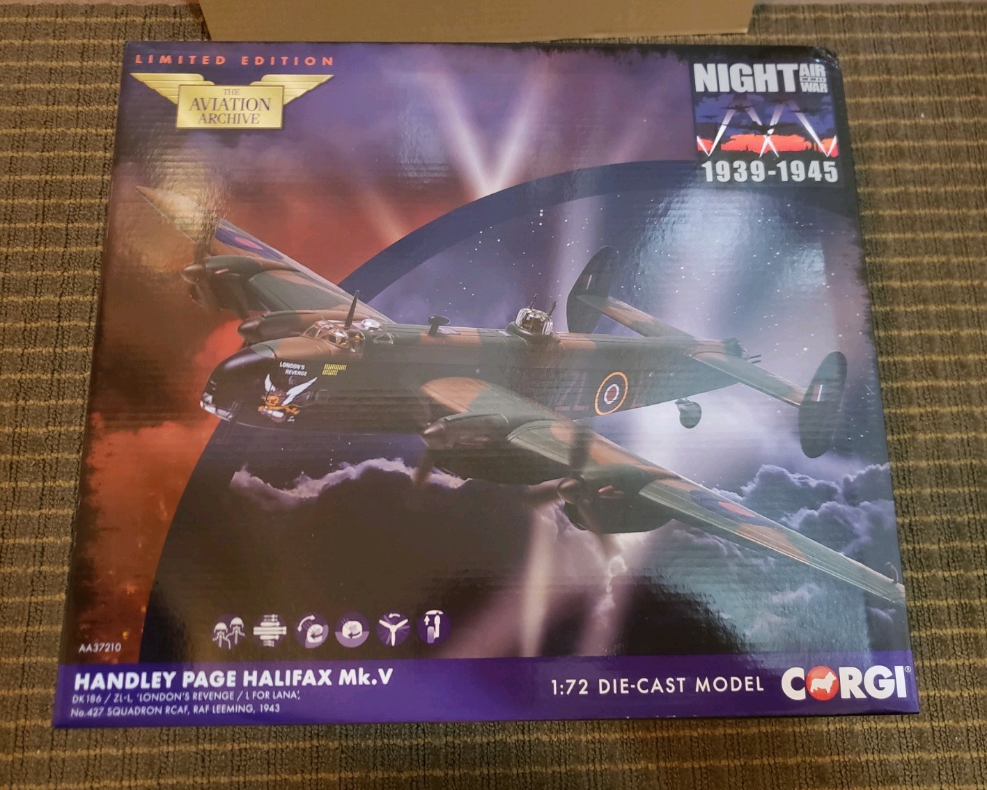 Corgi Halifax MK.V “London’s Revenge” RCAF, 1/72, AA37210