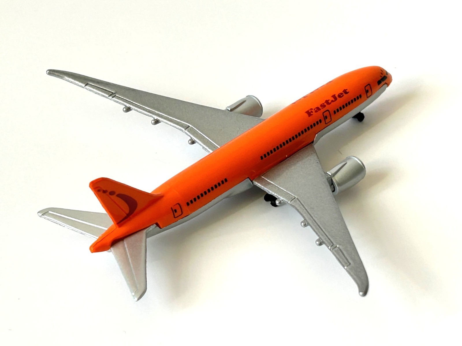Boeing 787-8 American Plane Airliner Model Toy Orange Diecast 1:500 Scale Maisto