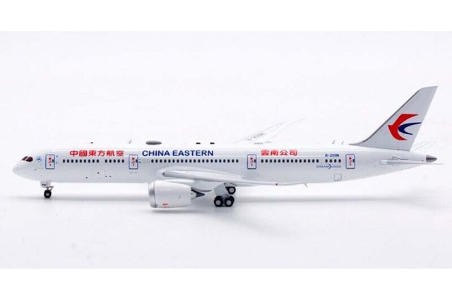 AV4172 Aviation 400 787-9 Dreamliner 1/400 Model B-209N China Eastern Airlines