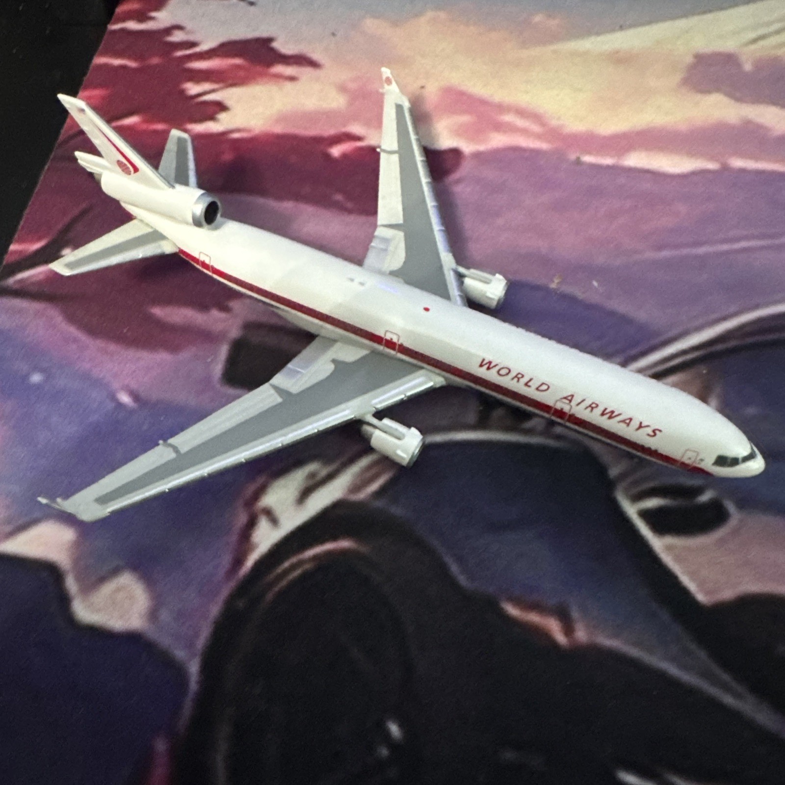 GeminiJets 1:400 World Airways MD-11 N803DE GJWOA599 Scale Airplane Model