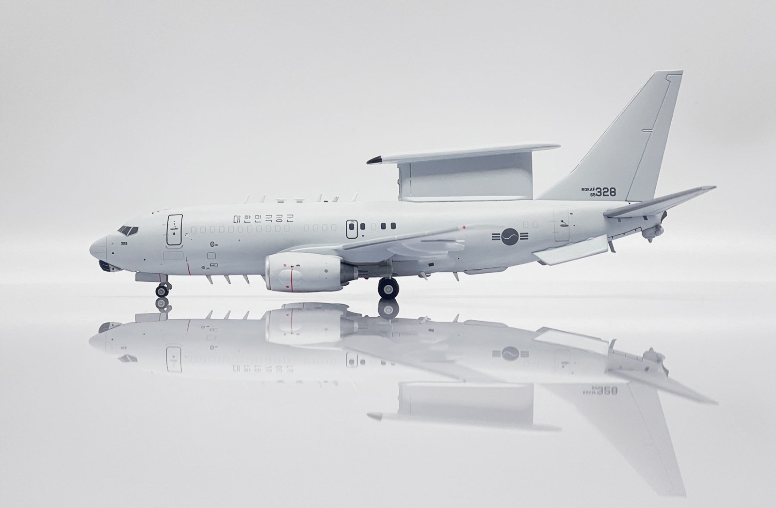 Korea Air Force Boeing 737-700 Peace Eye 65-328 JC Wings XX20288 Scale 1:200