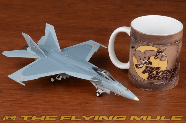 Hobby Master 1:72 F/A-18E Super Hornet USN VFC-12 Fighting Omars Red 12 / Mako