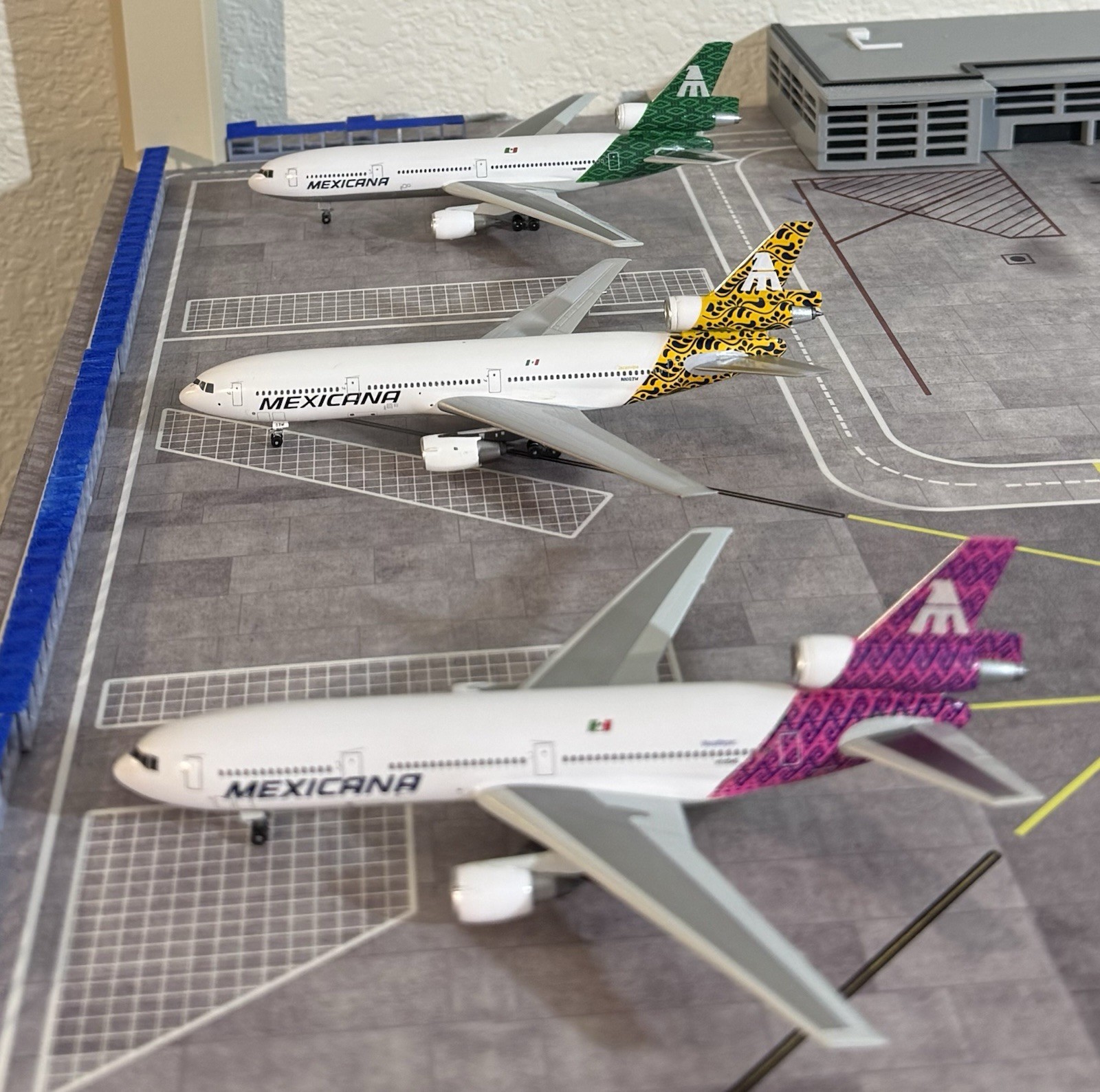 MEXICANA Douglas DC-10-15 ‘PURPLE ‘ NEW JX035 Jet X Model 1:400