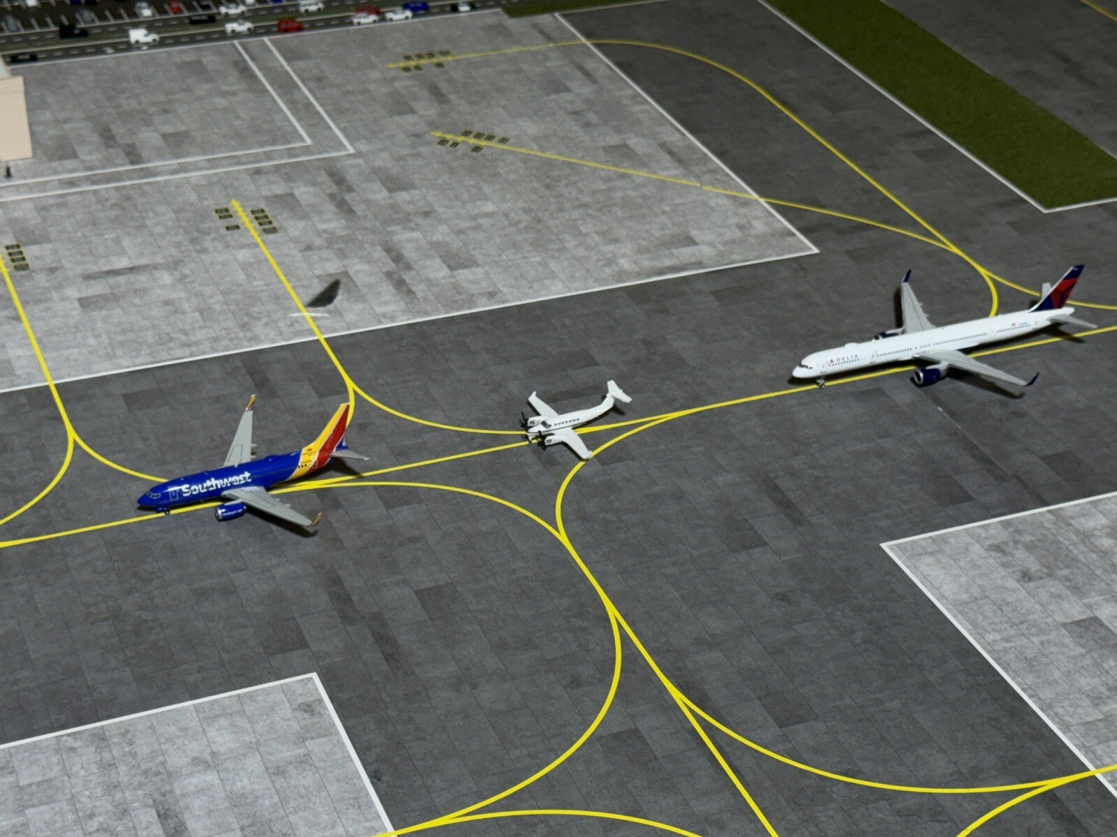 1:400 Scale Jetset Models 2x Beechcraft B350 (Brown+Blue livery)