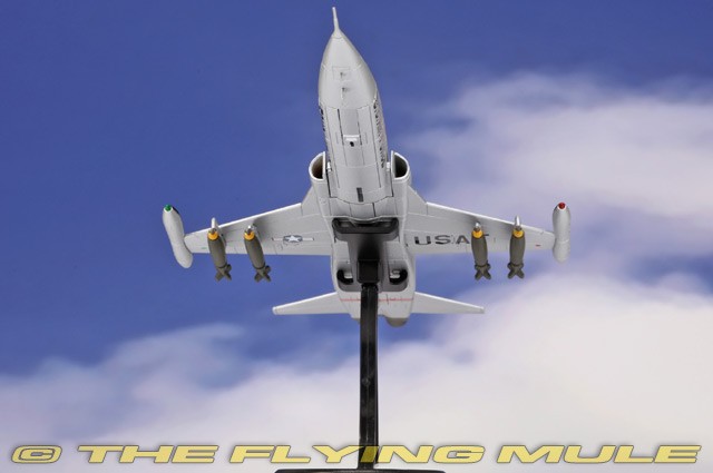 Hobby Master 1:72 F-5A Freedom Fighter USAF #63-8381