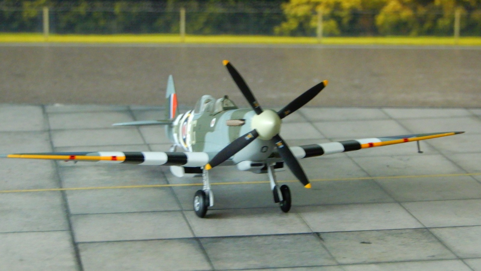 CORGI AA29202 – SPITFIRE T9, AIRCRAFT OPERATED BY BIGGIN HILL