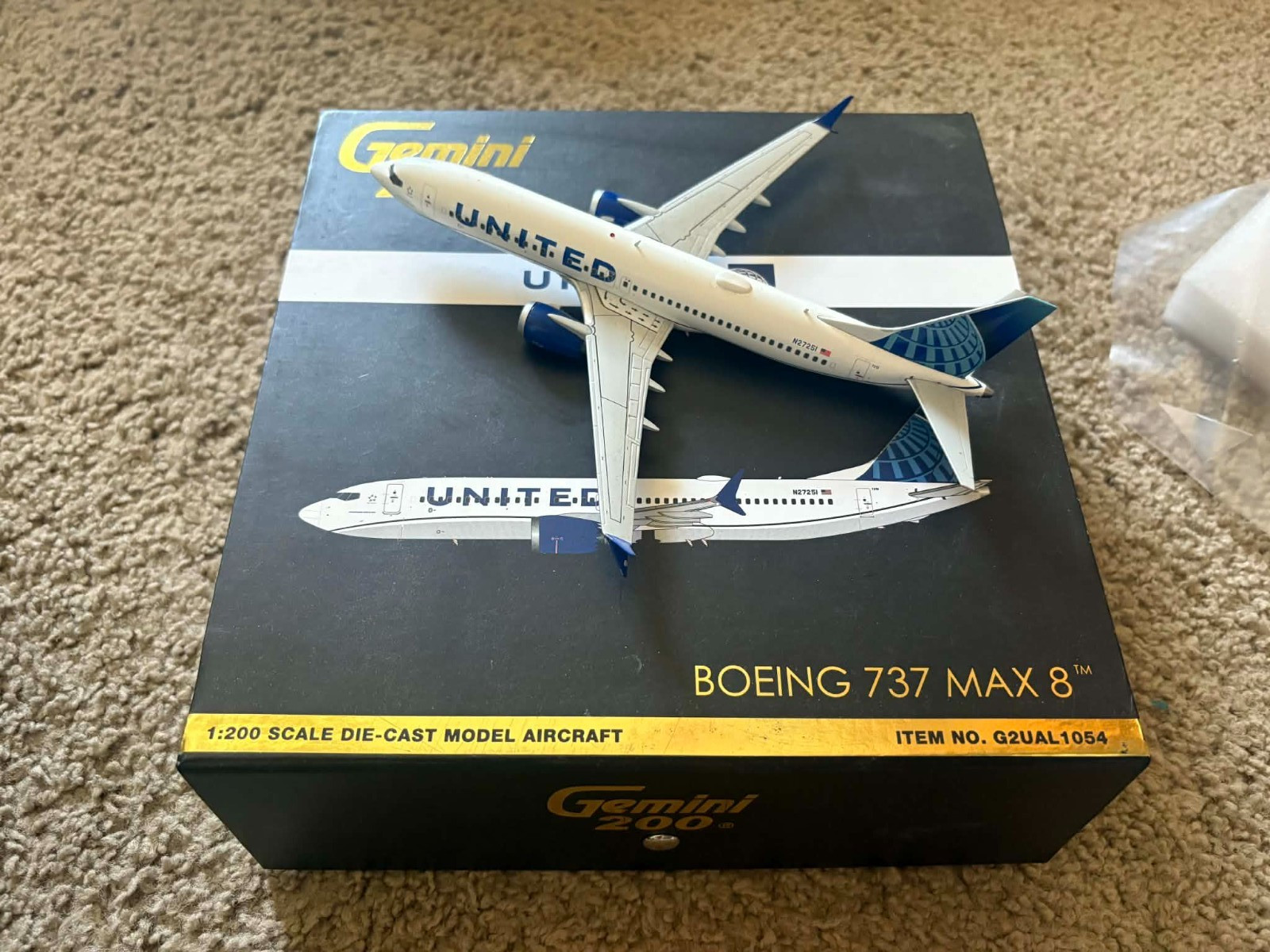 United Airlines 737 Max 8 1/200 Gemini Jets Model Airplane