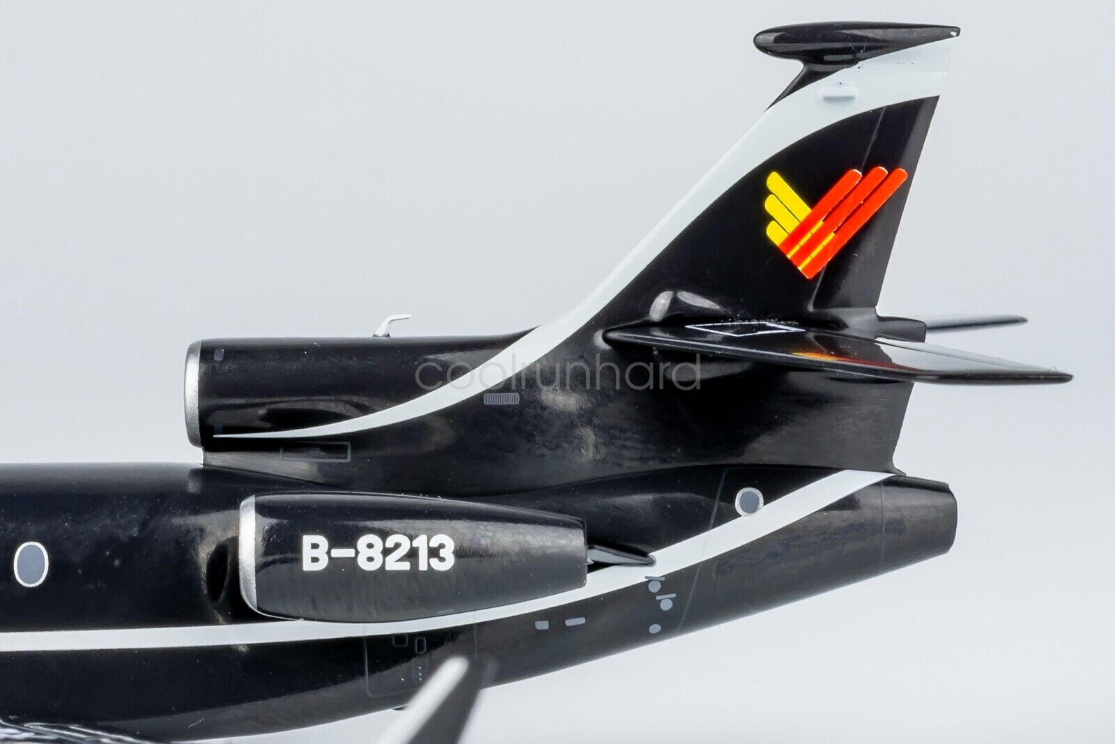 1:200 NG71025 Private Jet Dassault Falcon 7X B-8213 Aircraft Model