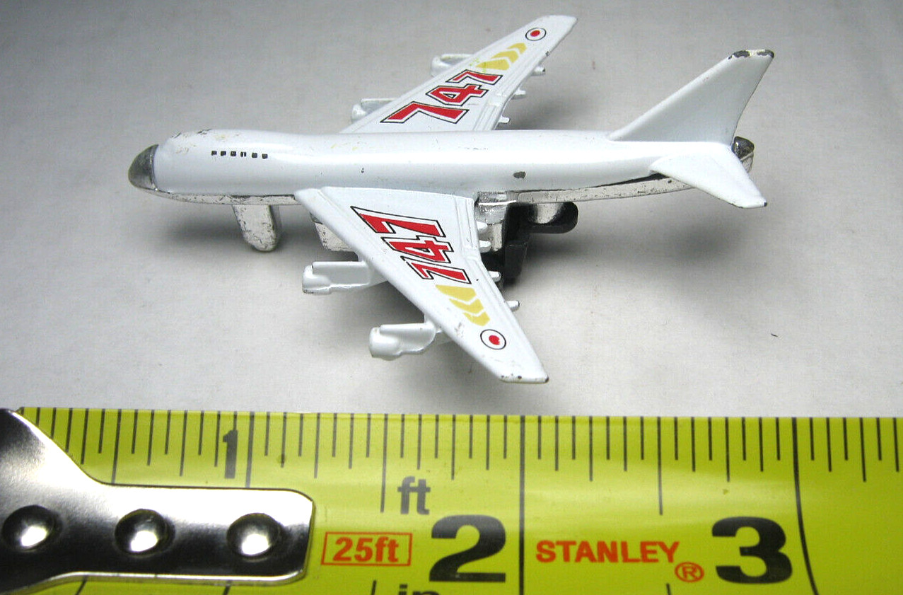 BOEING 747 WHITE 3″ DIECAST JET AIRPLANE WITH RED & YELLOW MADE IN CHINA