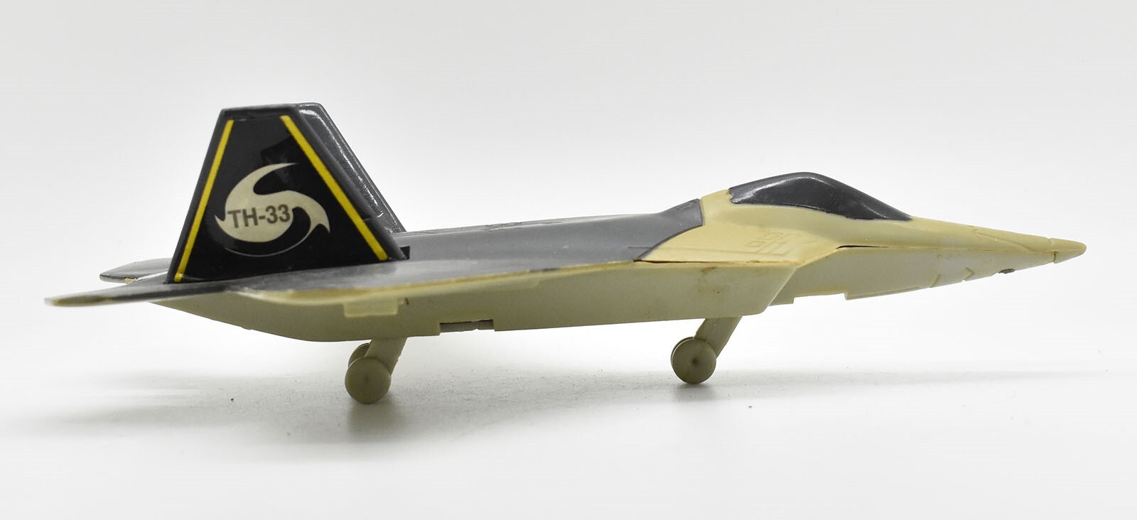 Lockheed Martin F-22 Raptor TH-33 7.5″ Plastic Plane