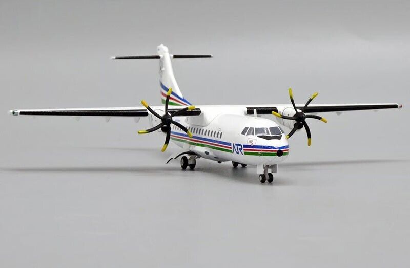 1:200 JC Wings ATR-42-300 Passenger Airplane Diecast Aircraft Plane Model