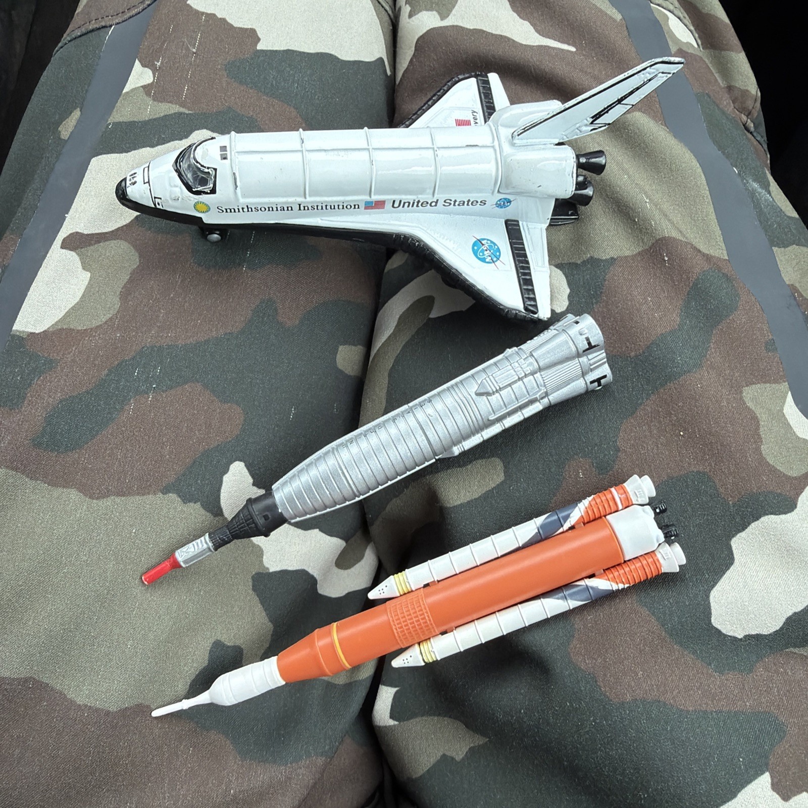 USA White Space Shuttle w/ Pull Action United States NASA And Two Space Ships