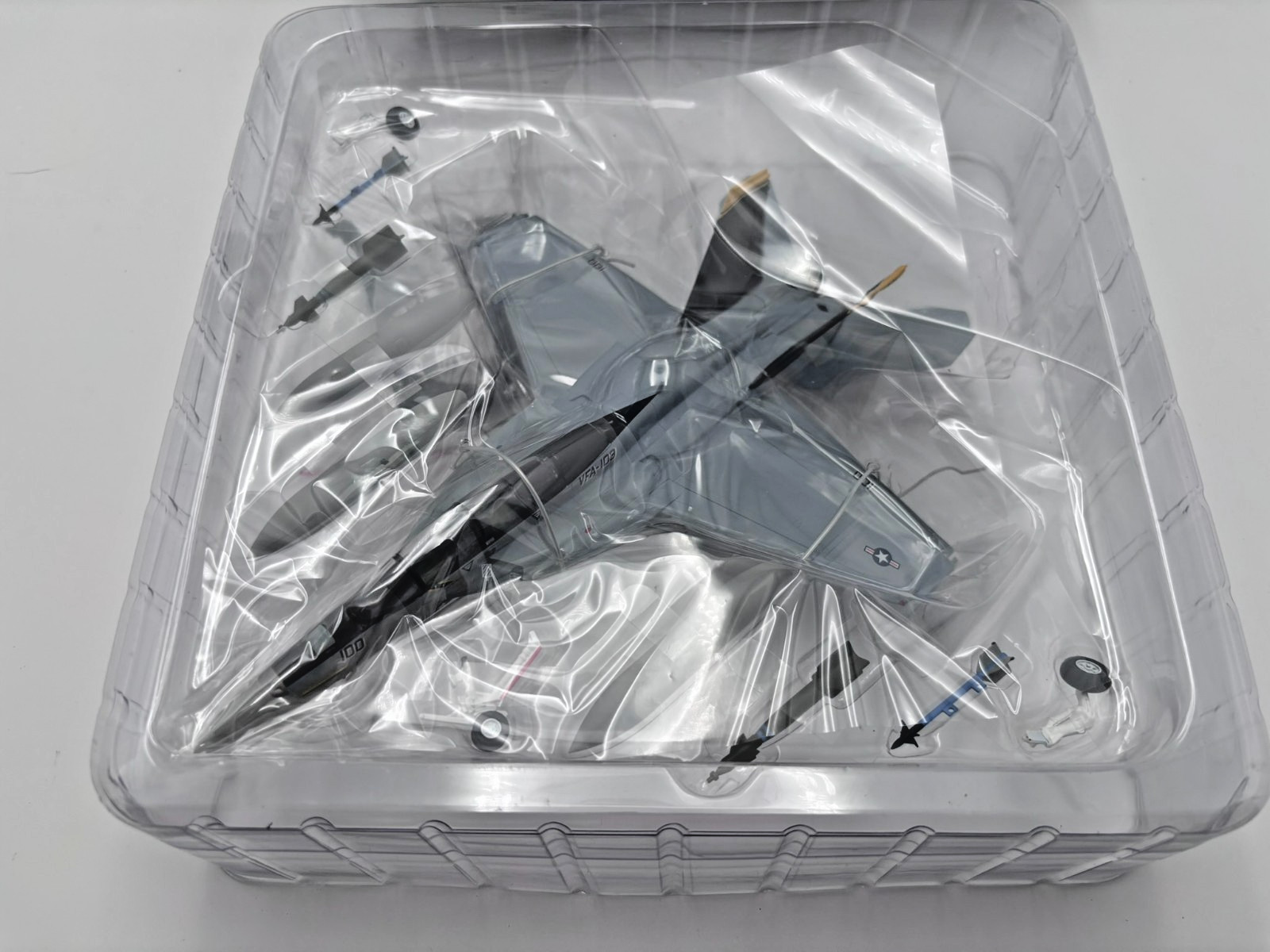 Dragon Wings 1/72 F/A-18F Super Hornet VFA-103 Jolly Rogers CAG – NIB
