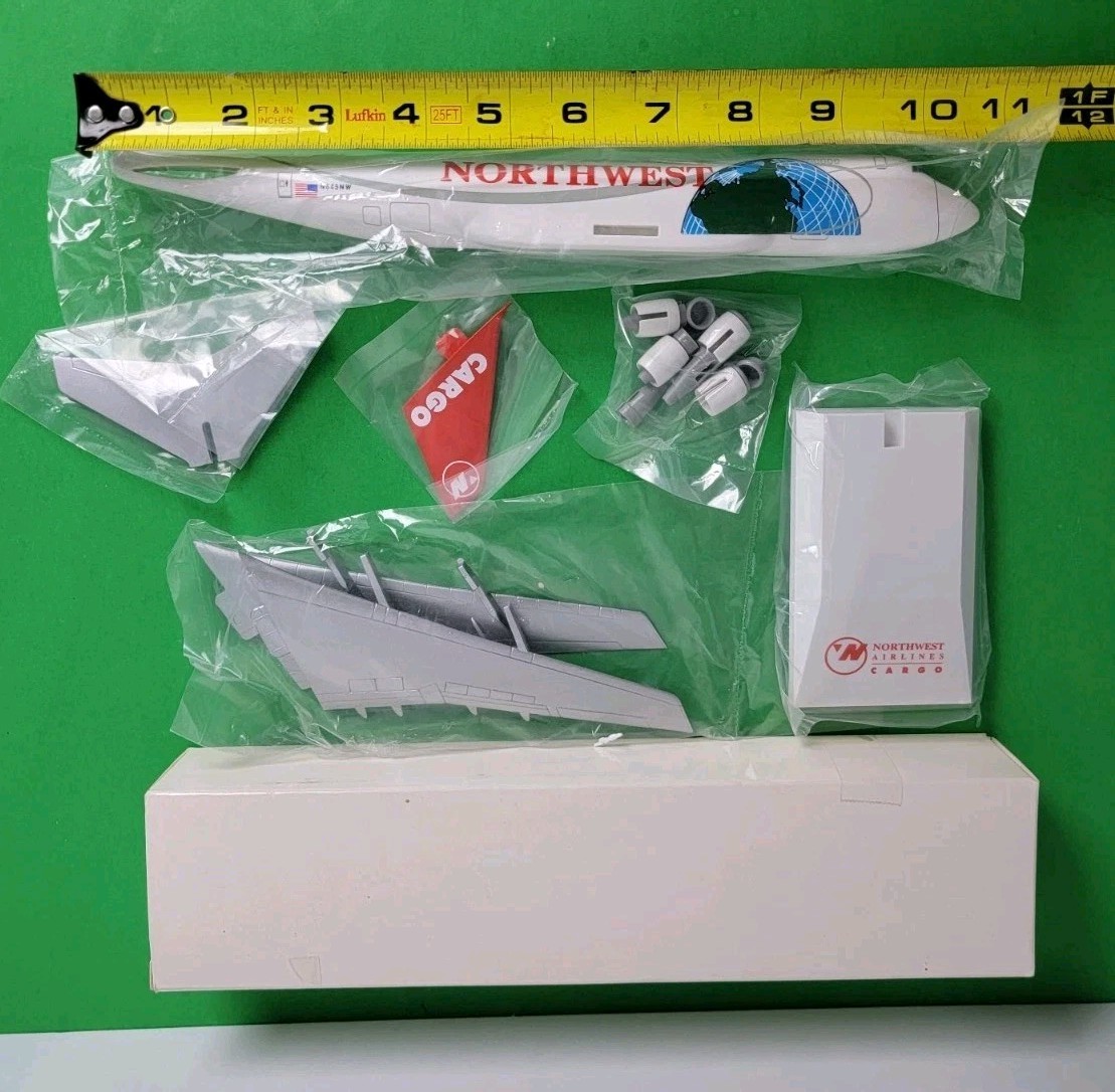 11″ – 747-200F Northwest Airlines Cargo Freighter – 1:400 Scale