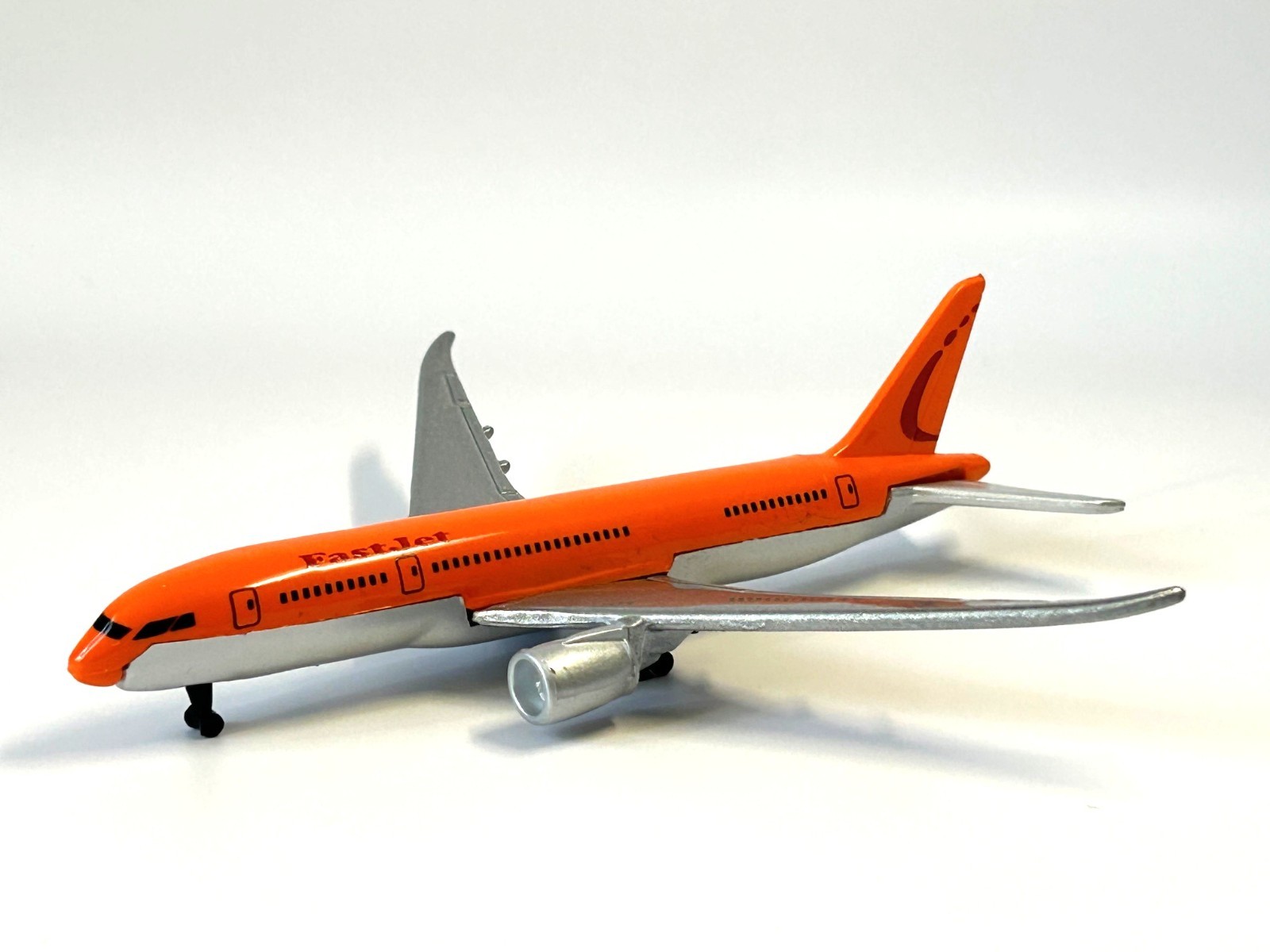 Boeing 787-8 American Plane Airliner Model Toy Orange Diecast 1:500 Scale Maisto