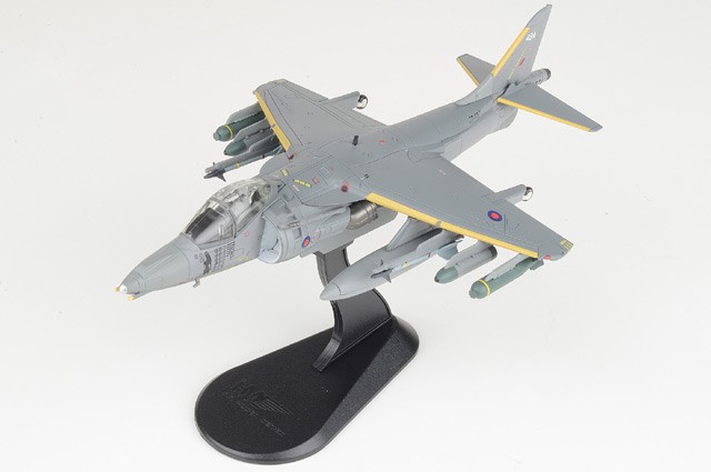 HA2650 Hobby Master Harrier GR.Mk 7 1/72 Model Michelle RAF No.1 Sqn