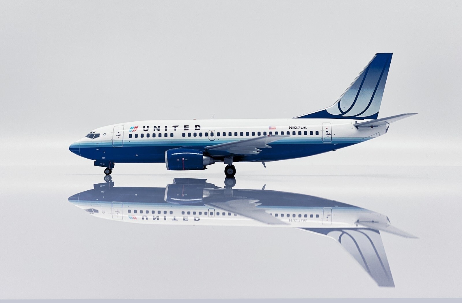 B737-500 UNITED AIRLINES “TULIP” REG: N927UA WITH STAND – JC WINGS XX20243 1/200