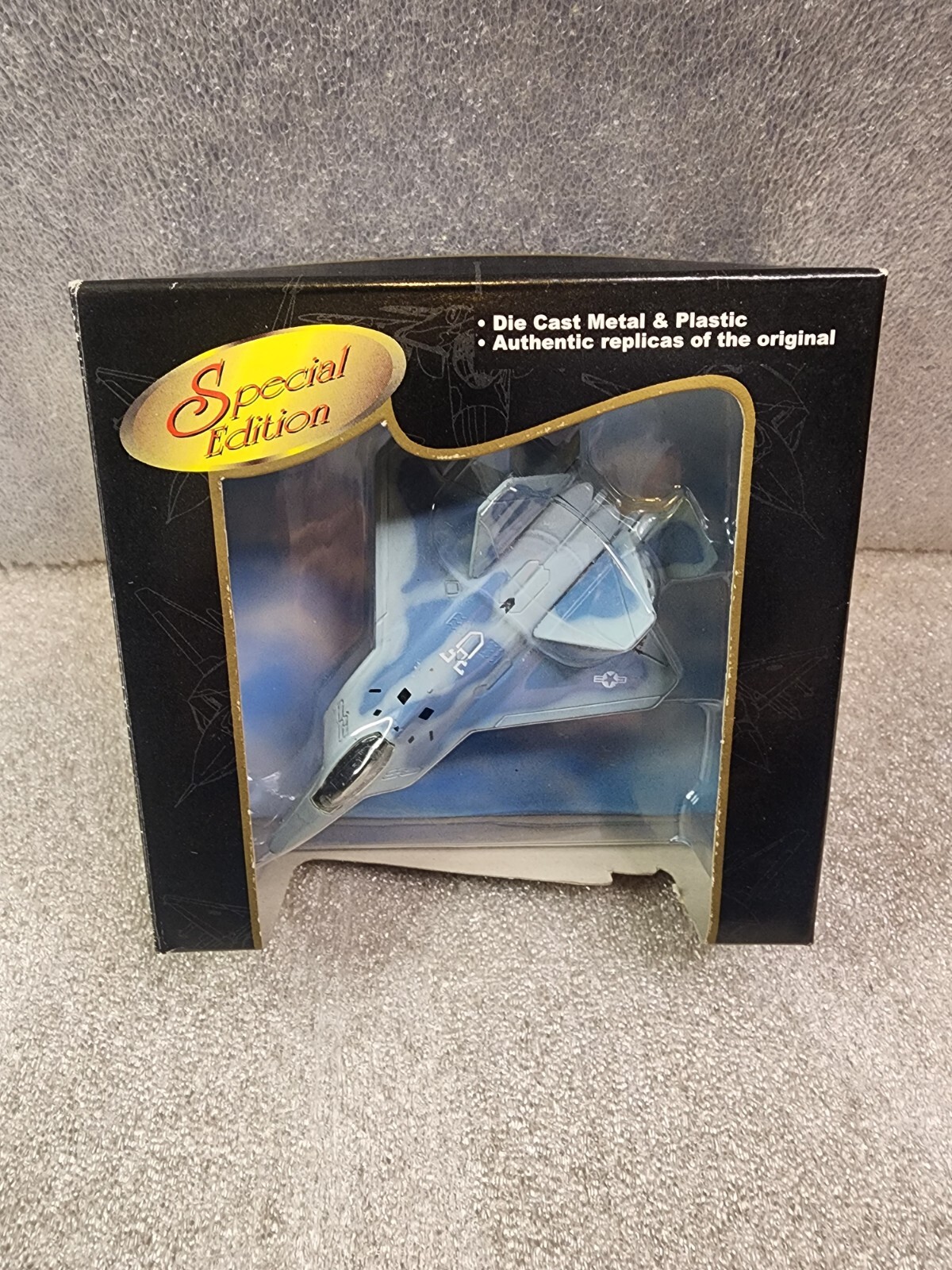 Maisto YF-22 Lightning II Air Force Special Edition W/Box CHECK CONDITIONS
