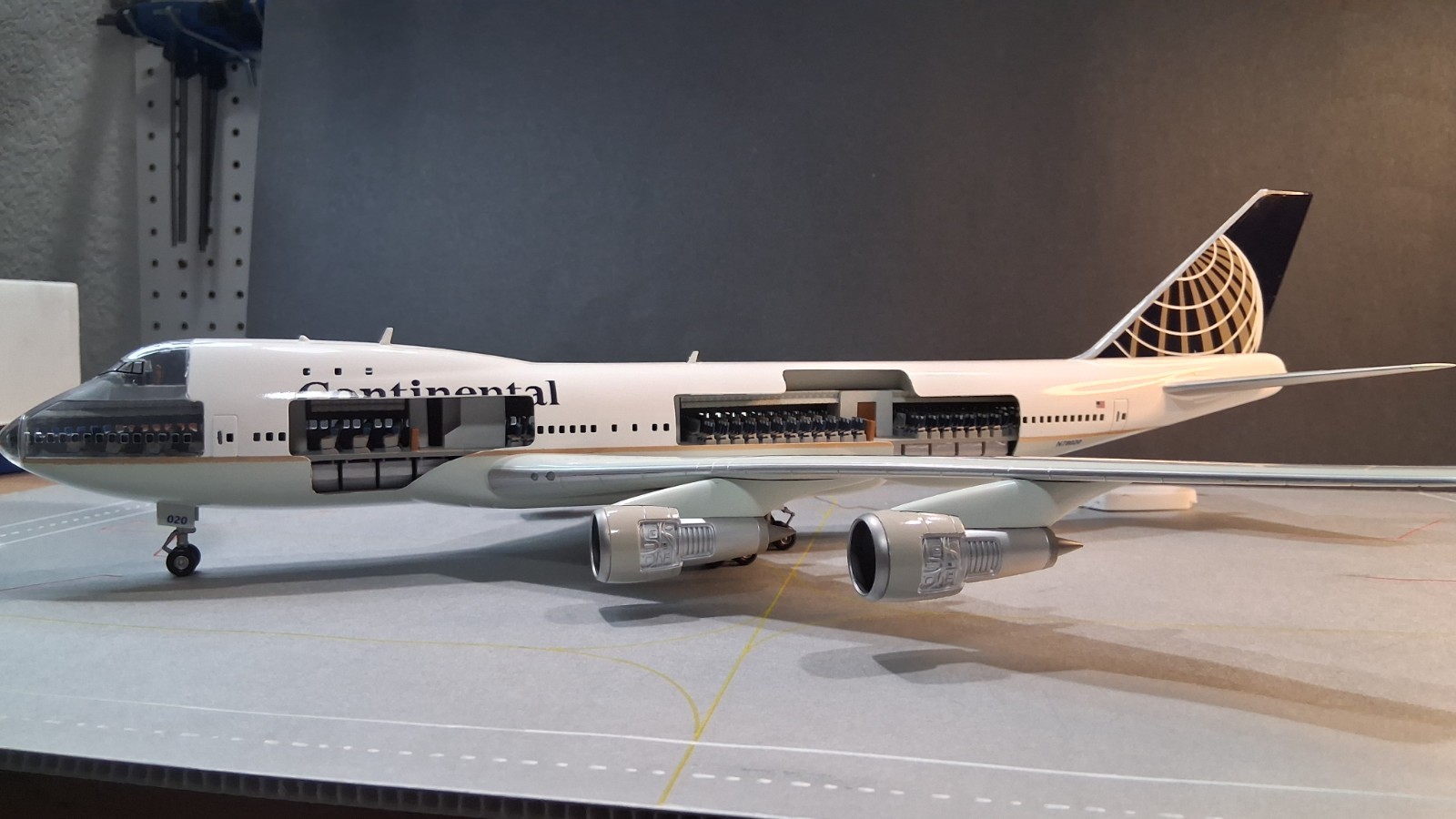 1:144 Dragon Project Cutaway CUSTOM Continental Boeing 747-100 N78020