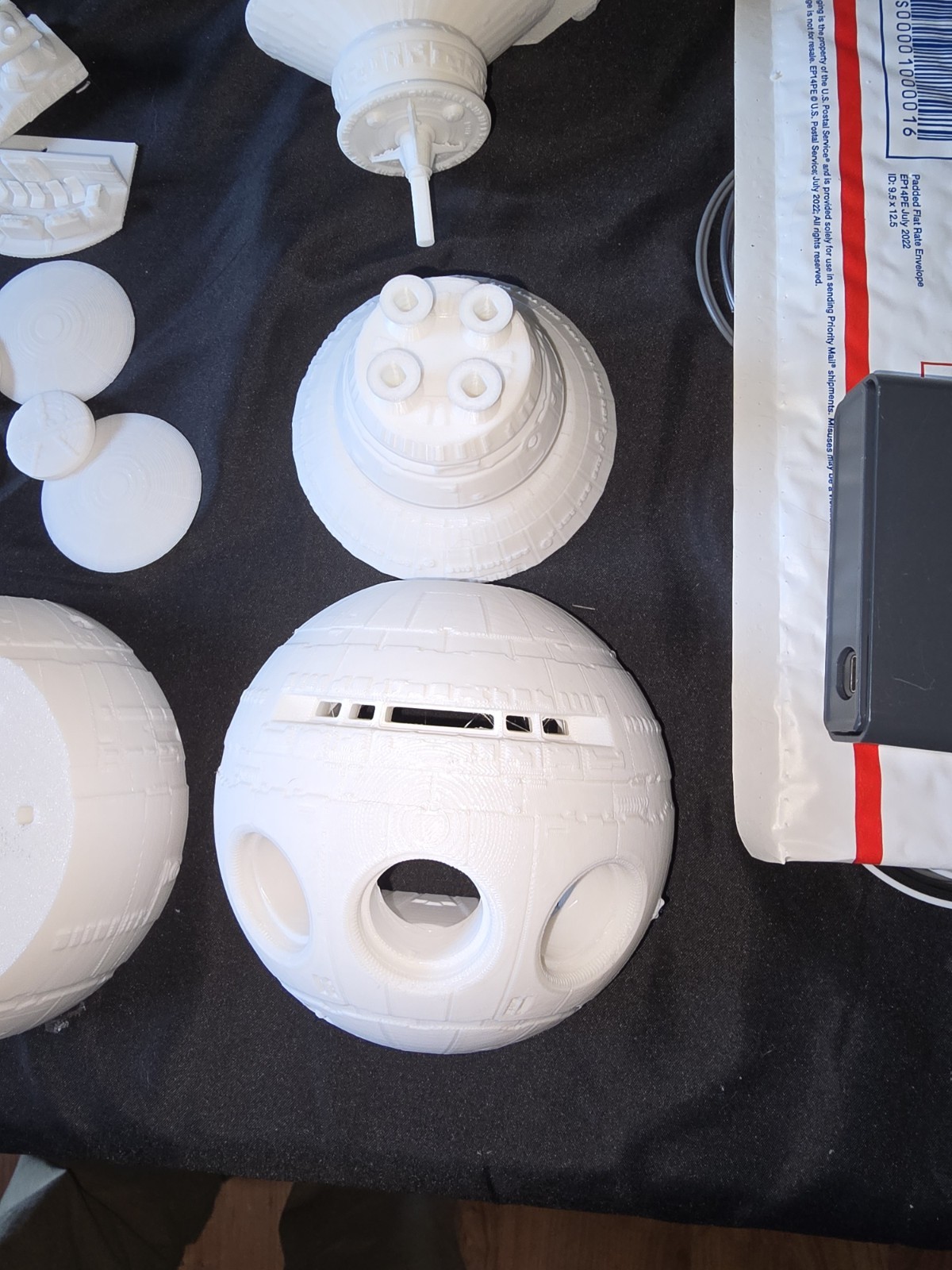 2001 A Space Odyssey ~1/128 Discovery Spacecraft 44″ Long W pod bay model kit