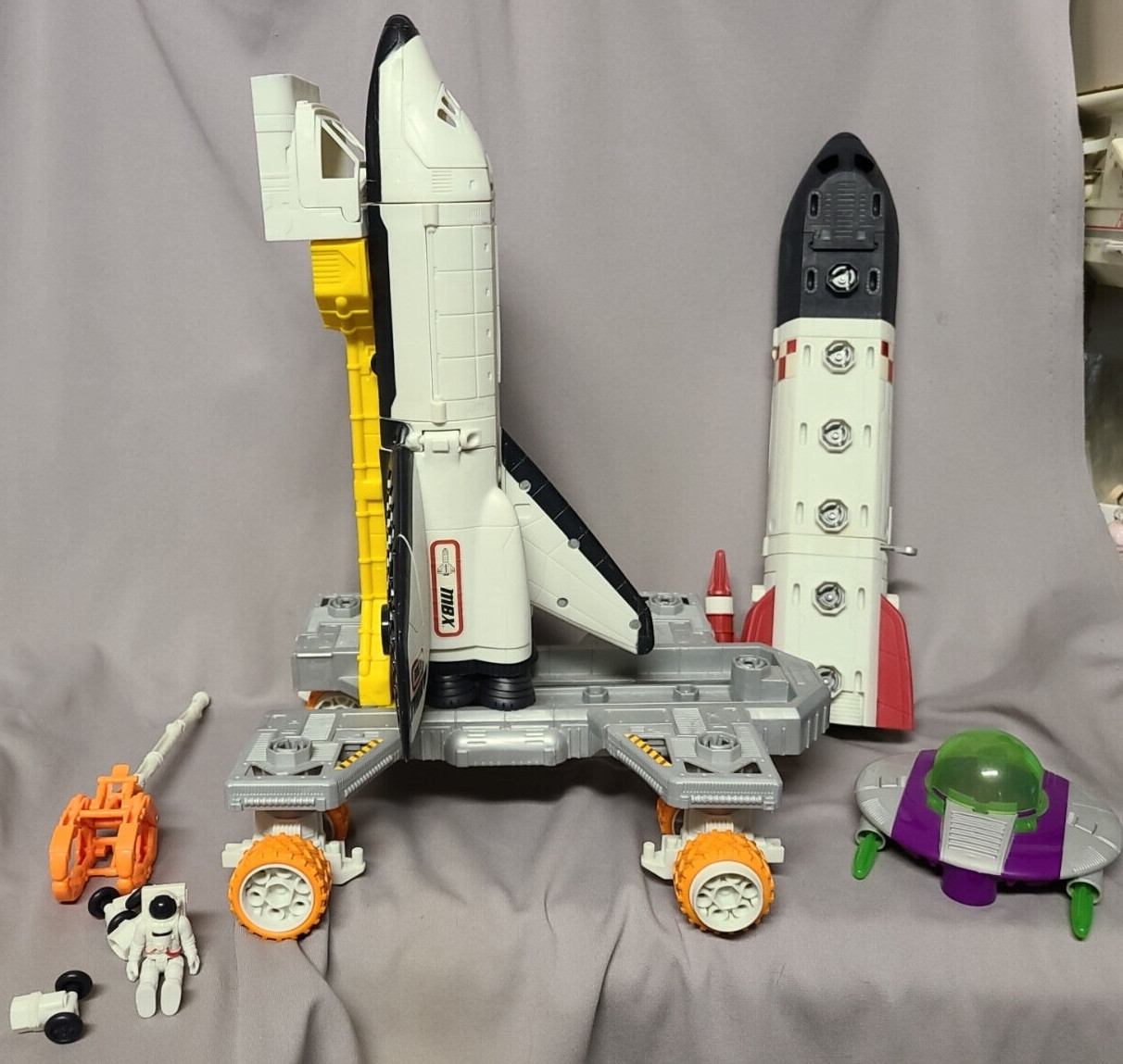 Matchbox MBX Mega Rid Shuttle Mission Set Space Shuttle