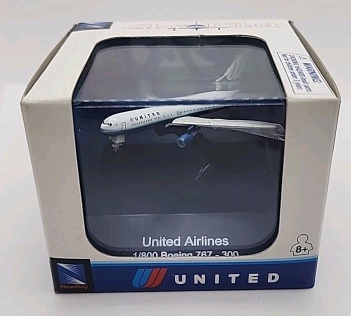 New Ray Sky Pilot 1:800 Scale United Airlines Boeing 767 – 300 Diecast 2011