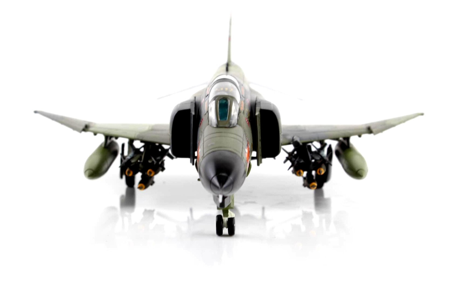 Hobby Master 1:72 USN McDonnell F-4E Phantom II Fighter-Bomber, HA19057