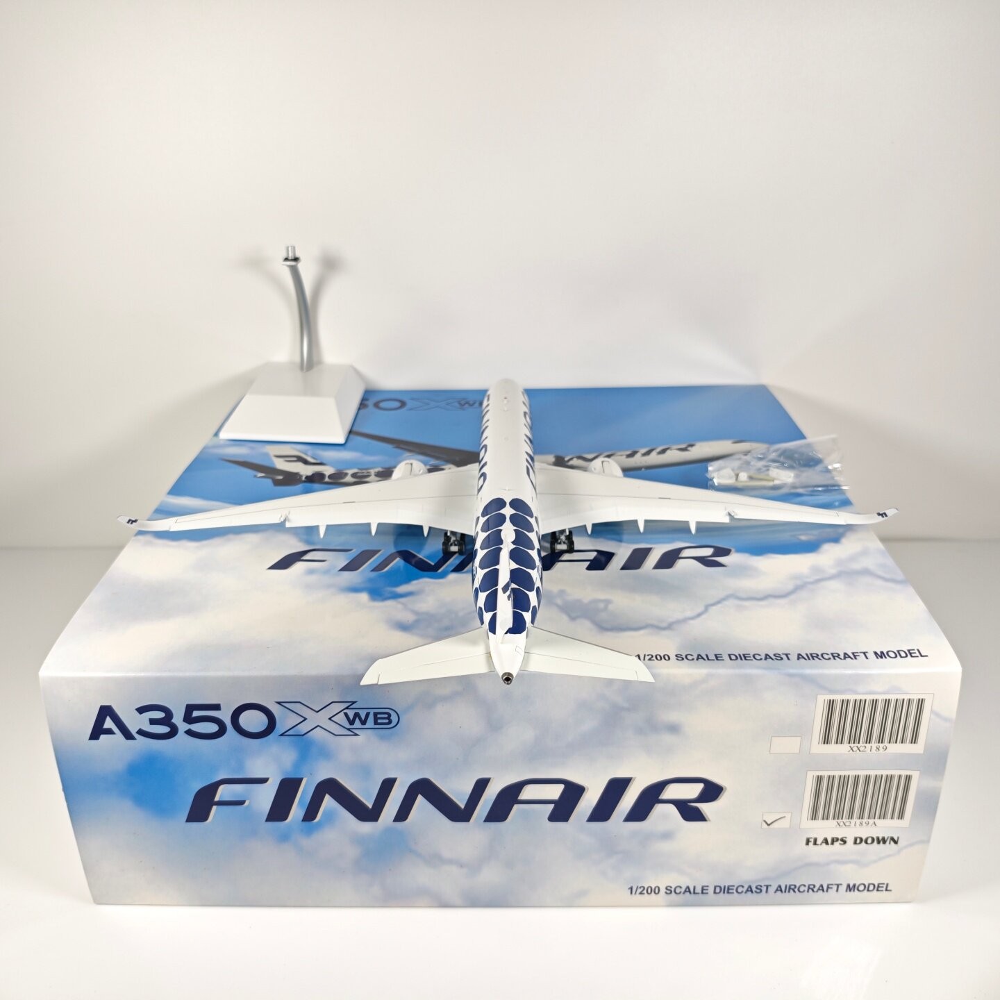 JC Wings 1:200 Finnair A350-900 OH-LWL Flaps Extended Aircraft Model