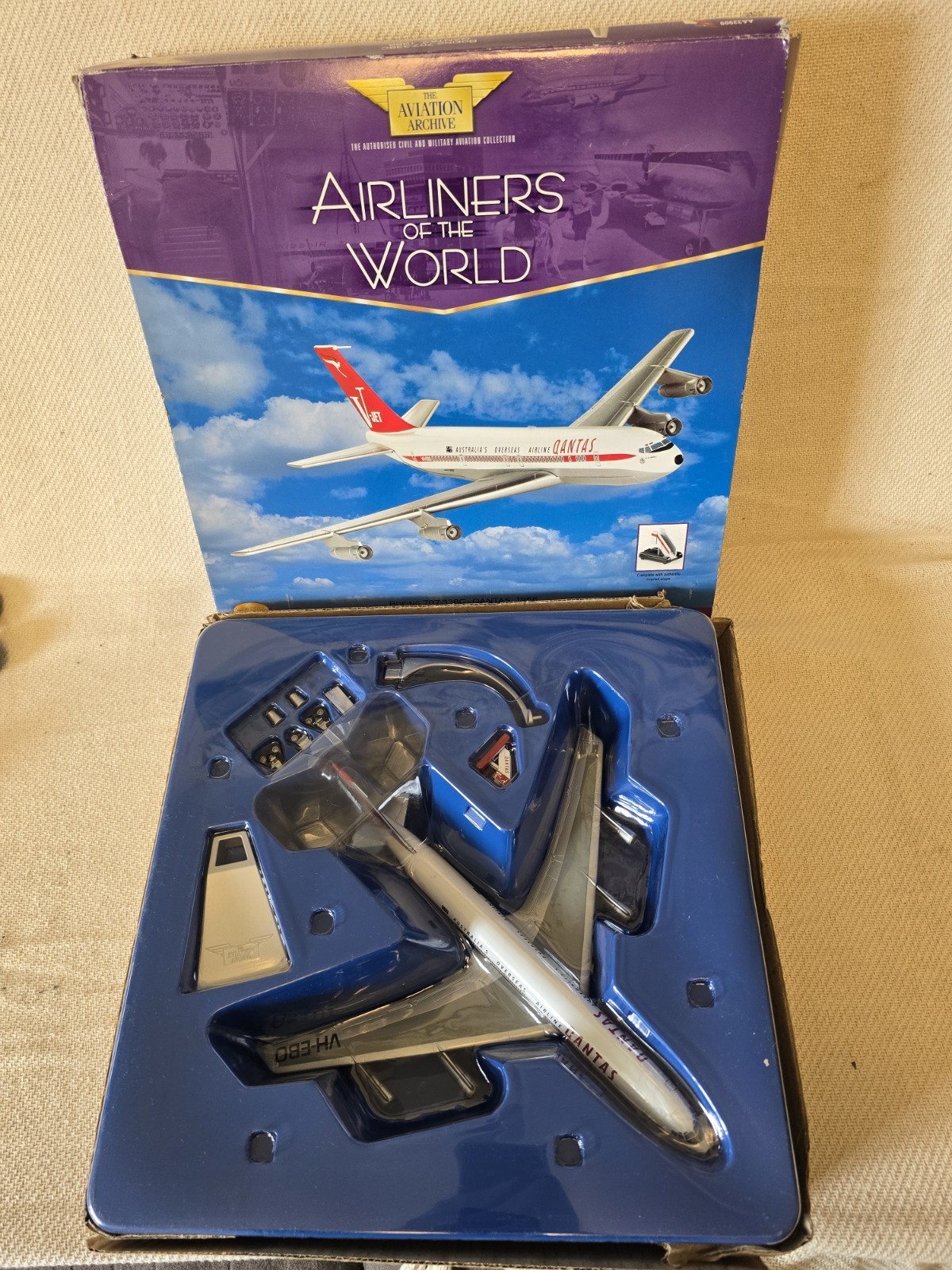 Corgi Aviation Airliners Of The World Boeing 707-338C Qantas 1966 AA32909 1:144