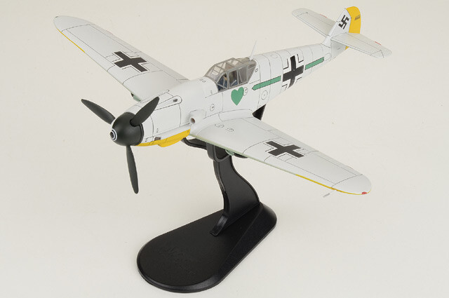 HA8762 Hobby Master Bf 109F 1/48 Model Luftwaffe Stab/JG 54 Grunherz