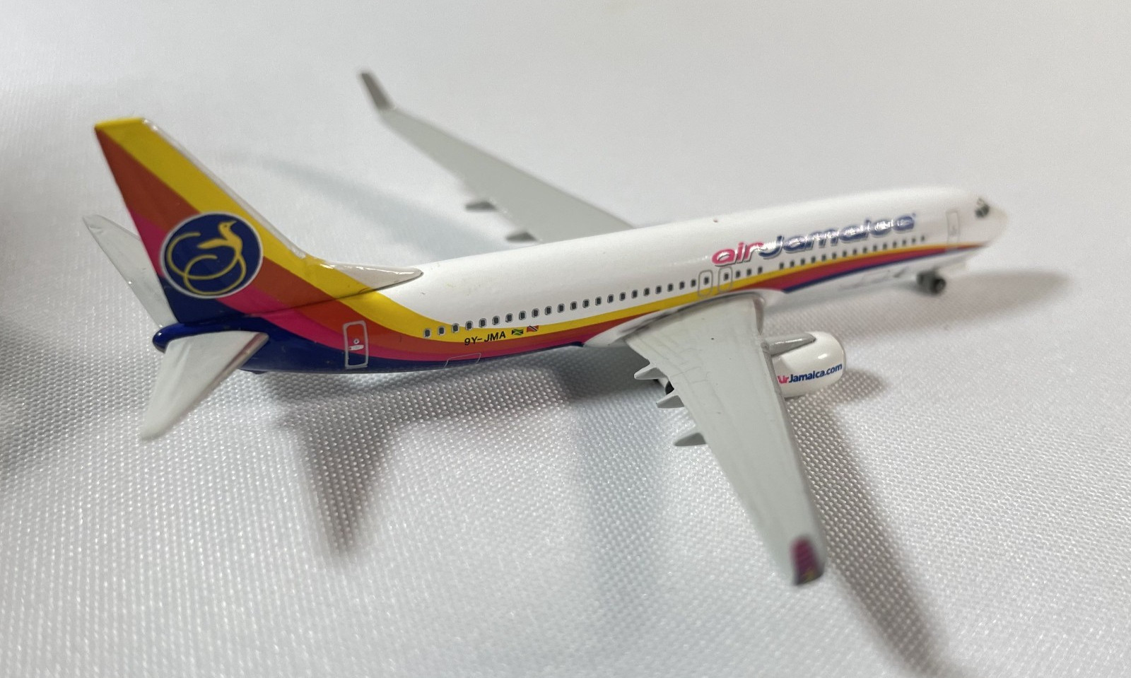 Herpa 1:500 Air Jamaica Caribbean Airlines Boeing 737-800 9Y-JMA 520706 Model