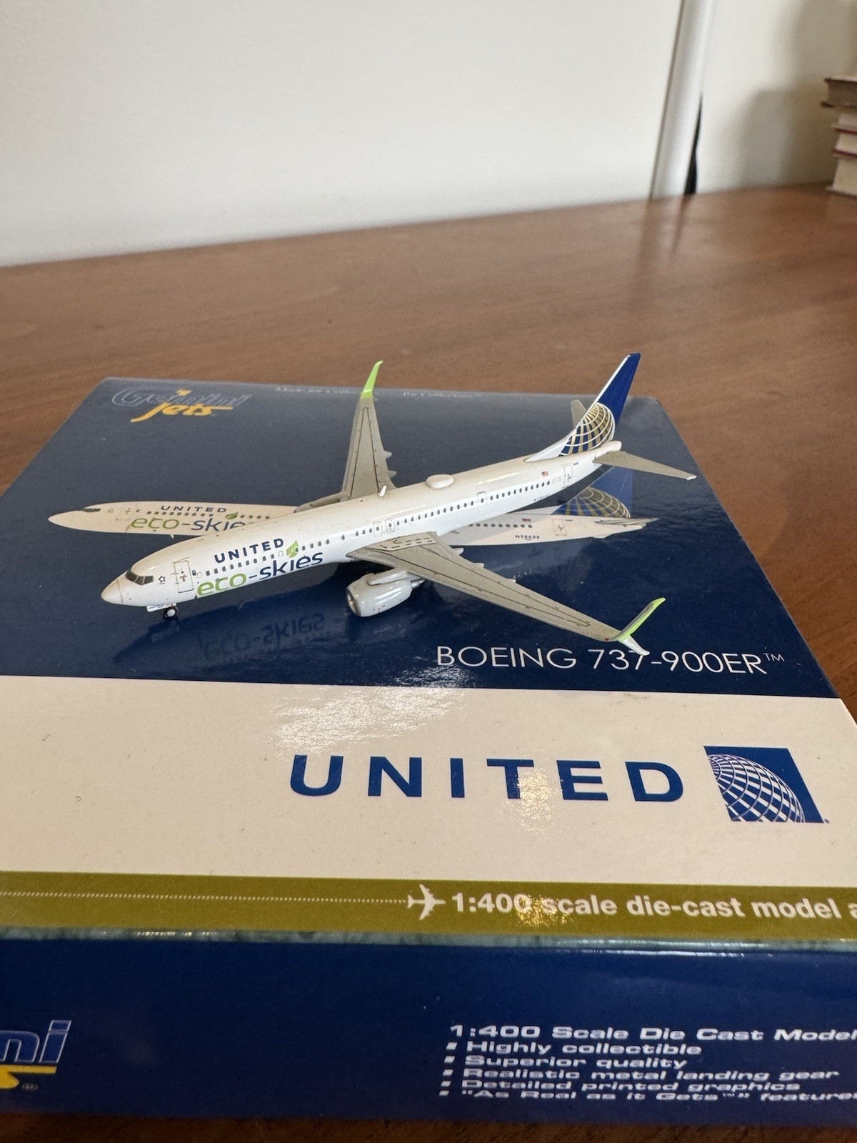 Gemini Jets United Airlines Boeing B737-900ER Eco Skies 1/400 Scale Model