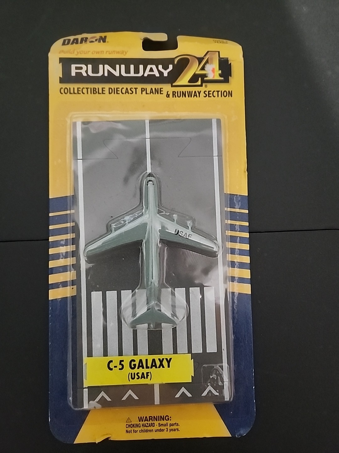 RUNWAY 24 C-5 GALAXY Die Cast RW070
