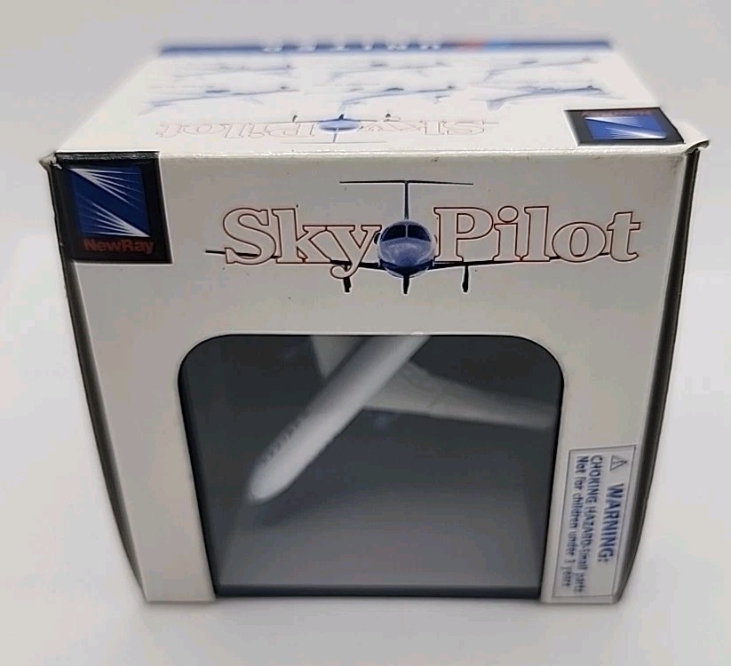 New Ray Sky Pilot 1:800 Scale United Airlines Boeing 767 – 300 Diecast 2011