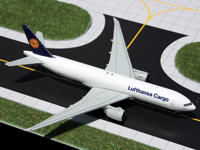 Lufthansa Cargo Boeing 777F D-ALFA GeminiJets GJDLH1364 Scale 1:400 RARE