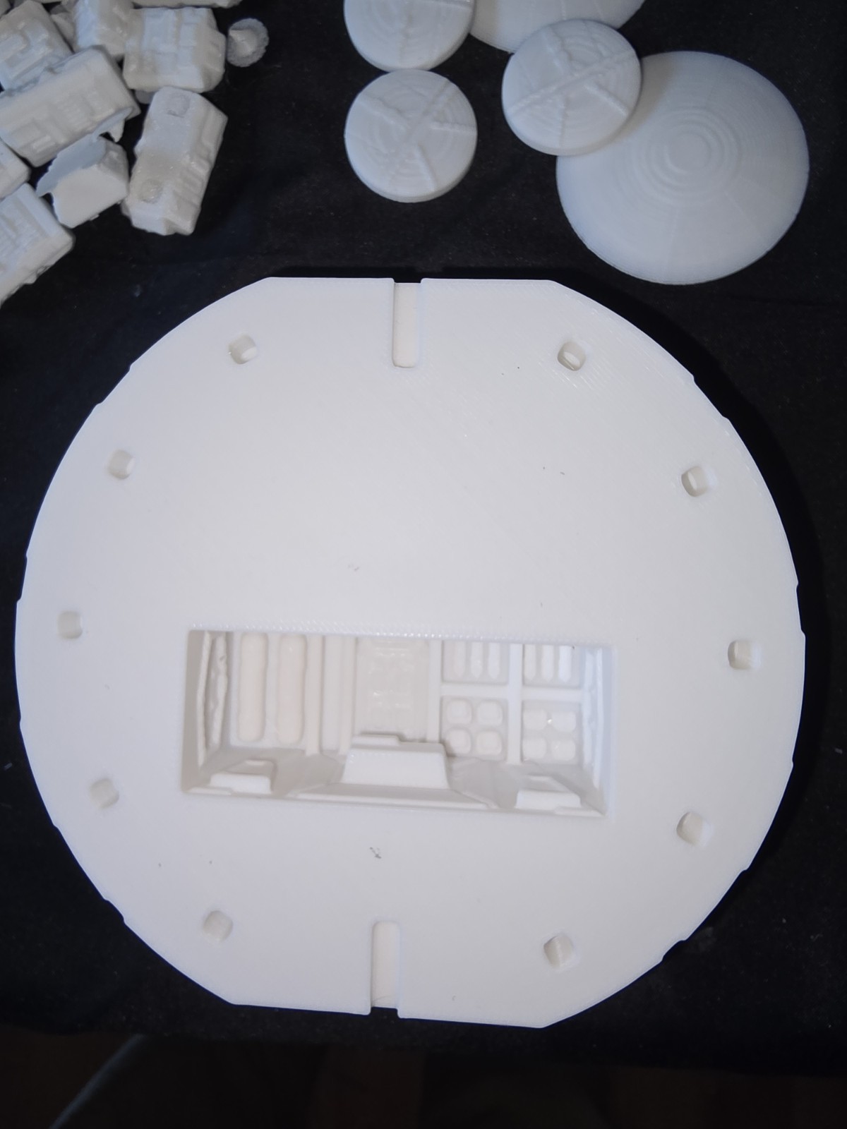 2001 A Space Odyssey ~1/128 Discovery Spacecraft 44″ Long W pod bay model kit